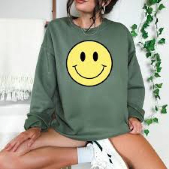 Green Oversized Long Sleeve Sweatshirt with Smiley Face - Picture 1 of 6